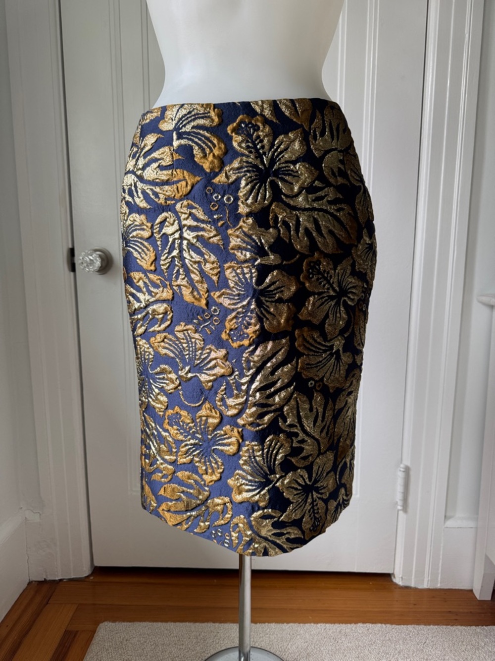 NWT Prada Cloquet Ibiscus Navy Pencil Skirt with Gold Floral Brocade sz 40